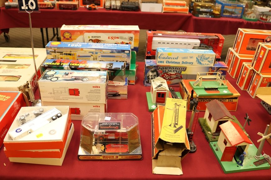 Image for Lionel Trains and Accessories - Offline Lots: 5-16-19