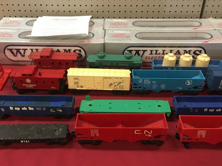 Image for Lionel Trains and Accessories - Offline Lots: 5-16-19