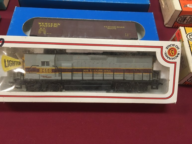 Image for Lionel Trains and Accessories - Offline Lots: 5-16-19
