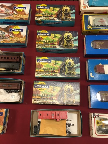 Image for Lionel Trains and Accessories - Offline Lots: 5-16-19