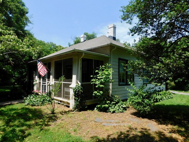 Image for Charming 3 BR/1 BA Home on 2 +/- Gorgeous Acres....Only 15 Miles from Charlottesville  & Close to Wineries!!