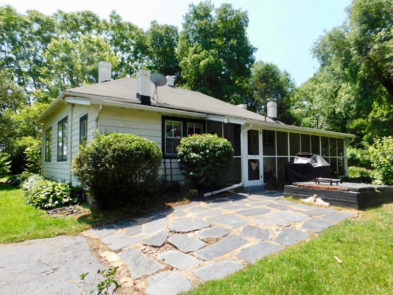 Image for Charming 3 BR/1 BA Home on 2 +/- Gorgeous Acres....Only 15 Miles from Charlottesville  & Close to Wineries!!