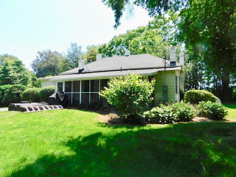 Image for Charming 3 BR/1 BA Home on 2 +/- Gorgeous Acres....Only 15 Miles from Charlottesville  & Close to Wineries!!