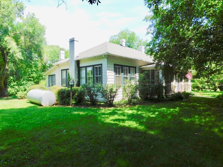 Image for Charming 3 BR/1 BA Home on 2 +/- Gorgeous Acres....Only 15 Miles from Charlottesville  & Close to Wineries!!