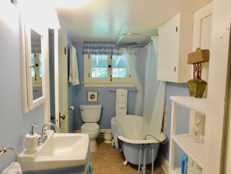 Image for Charming 3 BR/1 BA Home on 2 +/- Gorgeous Acres....Only 15 Miles from Charlottesville  & Close to Wineries!!