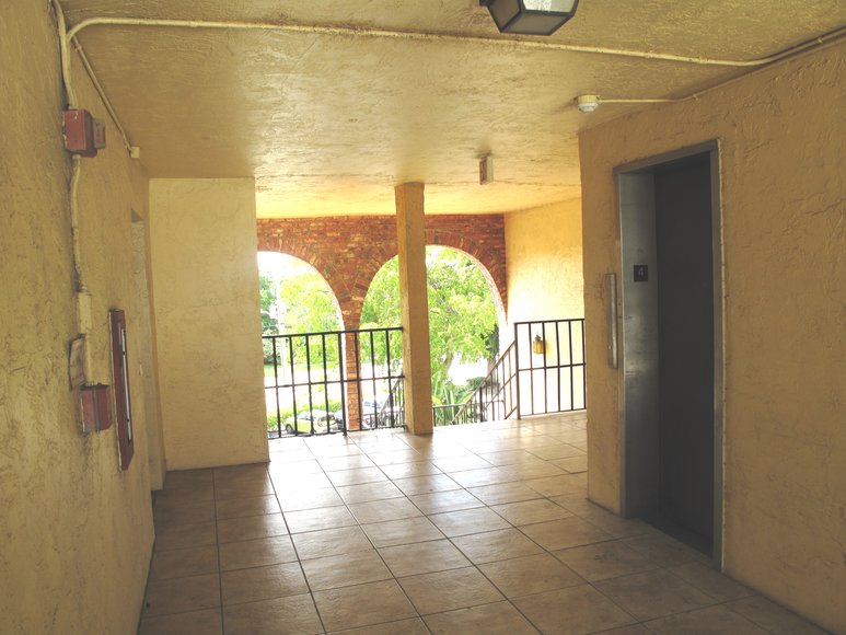 Image for US Bankruptcy Auction of 8 Residential Condominiums in the Beverly Building