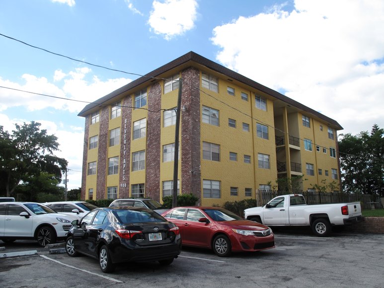 Image for US Bankruptcy Auction of 8 Residential Condominiums in the Beverly Building