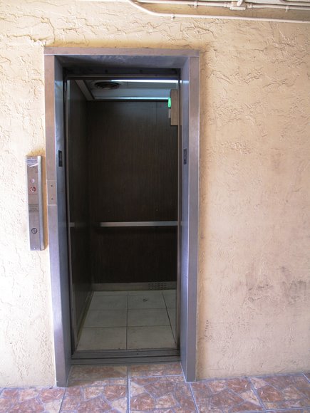 Image for US Bankruptcy Auction of 8 Residential Condominiums in the Beverly Building