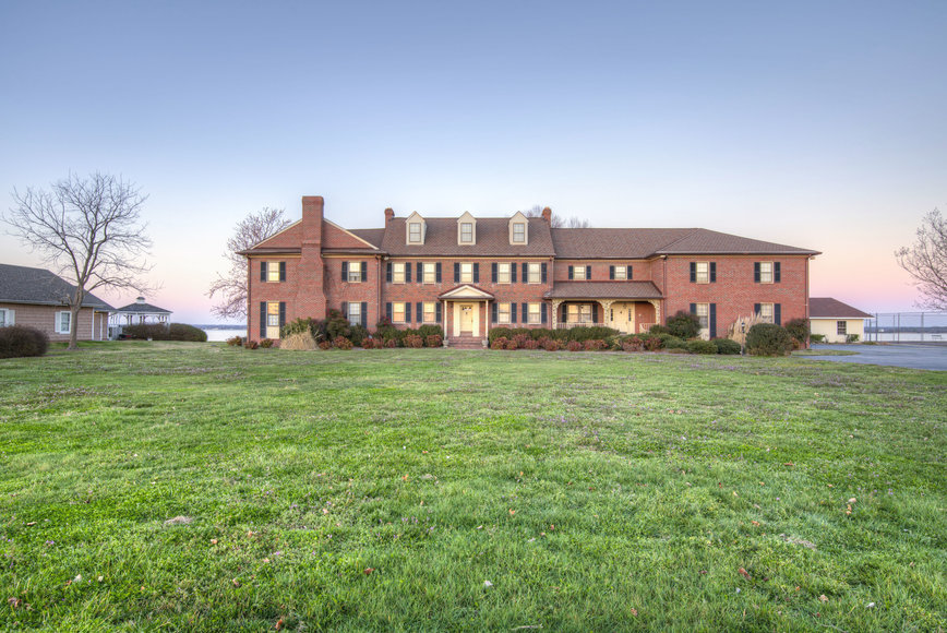 11 BR/12 BA Rappahannock River Front Mansion on 2.4 Acres on "THE GOLD
