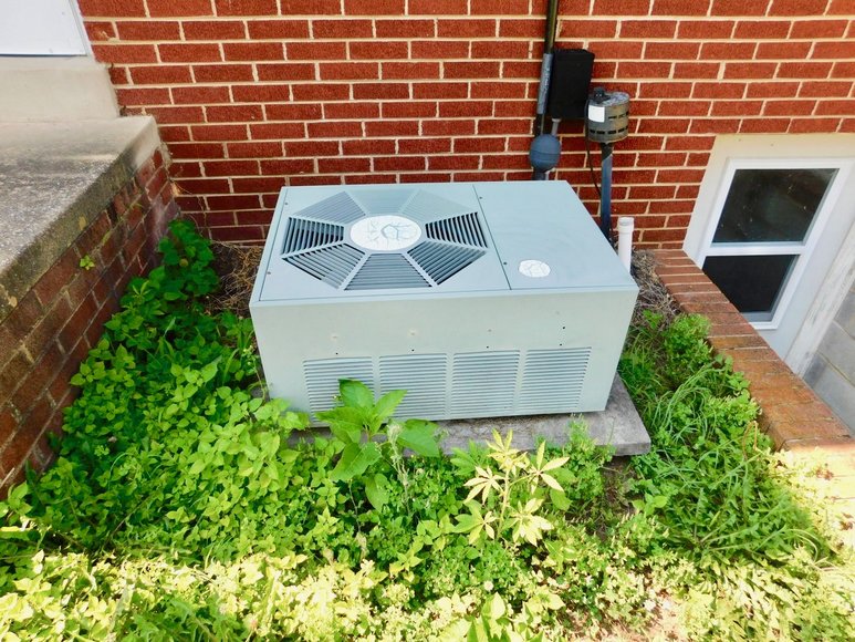 Image for Well Built 2 BR Brick Home w/Full Basement & Large Workshop on .84 +/- Acre Lot---SELLS to the HIGHEST BIDDER!!