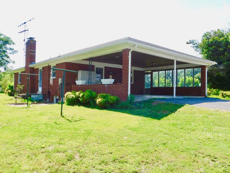 Image for Well Built 2 BR Brick Home w/Full Basement & Large Workshop on .84 +/- Acre Lot---SELLS to the HIGHEST BIDDER!!