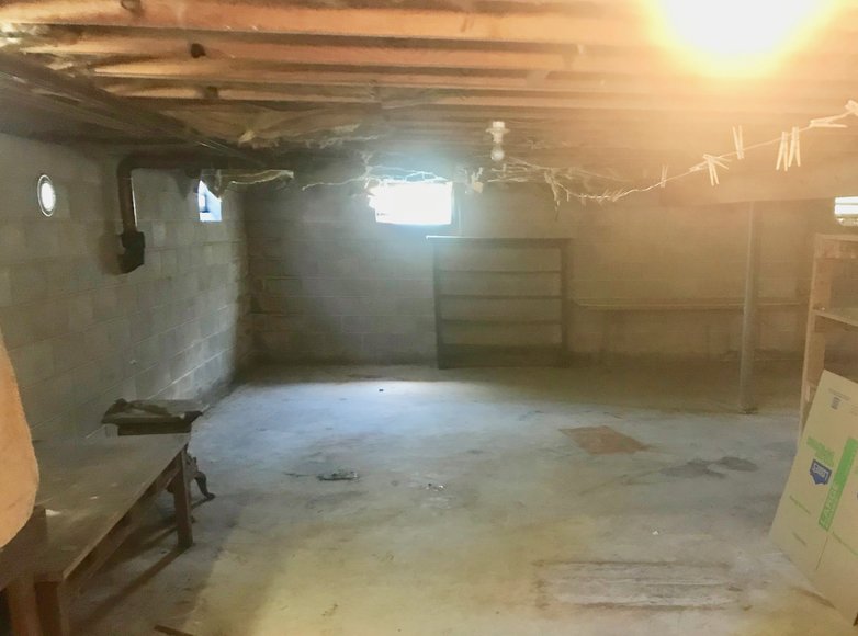 Image for Well Built 2 BR Brick Home w/Full Basement & Large Workshop on .84 +/- Acre Lot---SELLS to the HIGHEST BIDDER!!