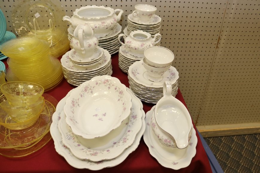 Image for Gallery Auction with Dolls: 8-8-19