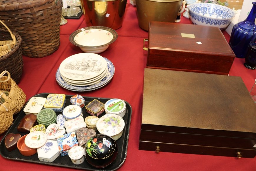 Image for Gallery Auction with Dolls: 8-8-19