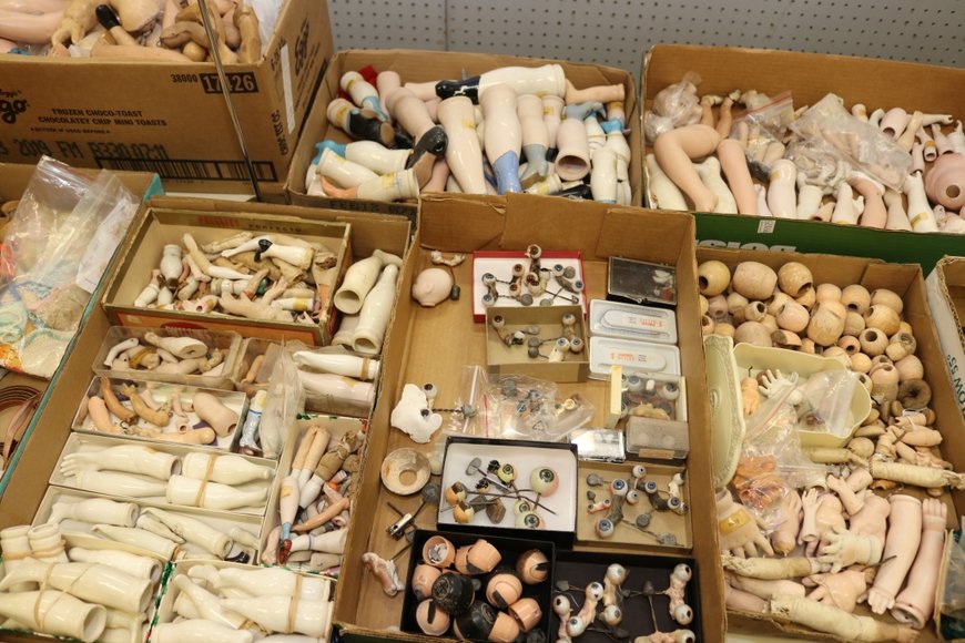 Image for Gallery Auction with Dolls: 8-8-19