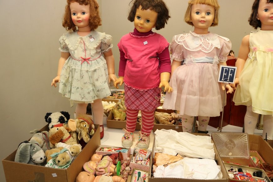 Image for Gallery Auction with Dolls: 8-8-19
