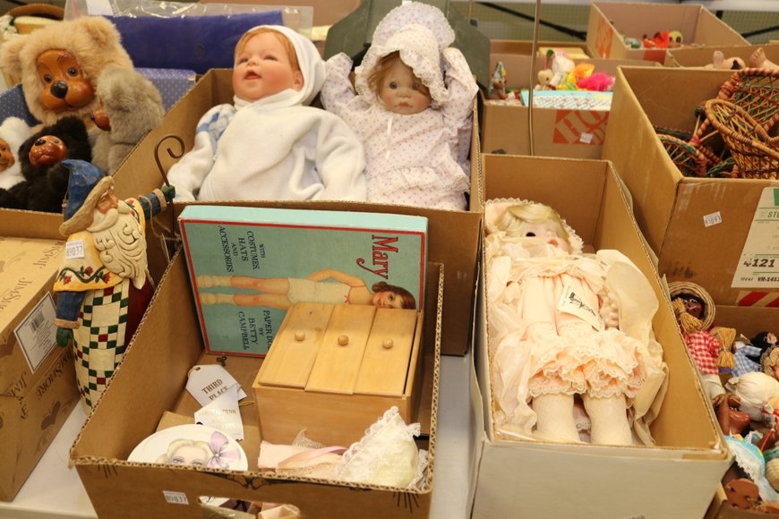 Image for Gallery Auction with Dolls: 8-8-19