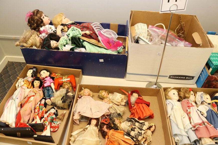 Image for Gallery Auction with Dolls: 8-8-19