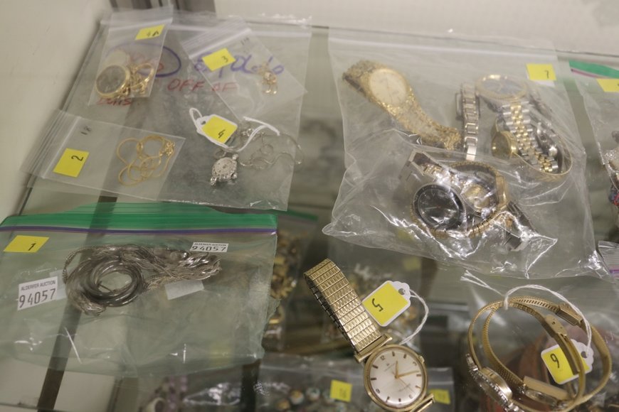 Image for Gallery Auction with Dolls: 8-8-19