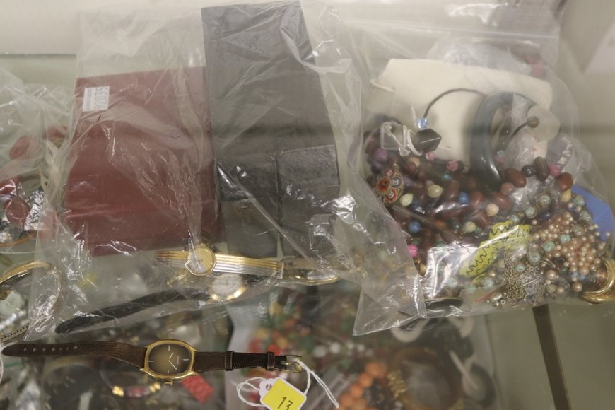 Image for Gallery Auction with Dolls: 8-8-19