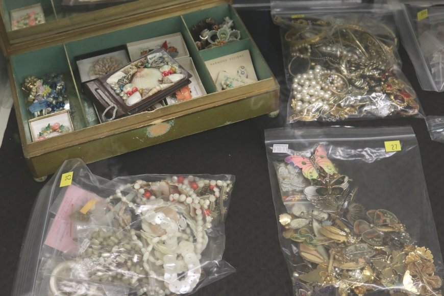 Image for Gallery Auction with Dolls: 8-8-19