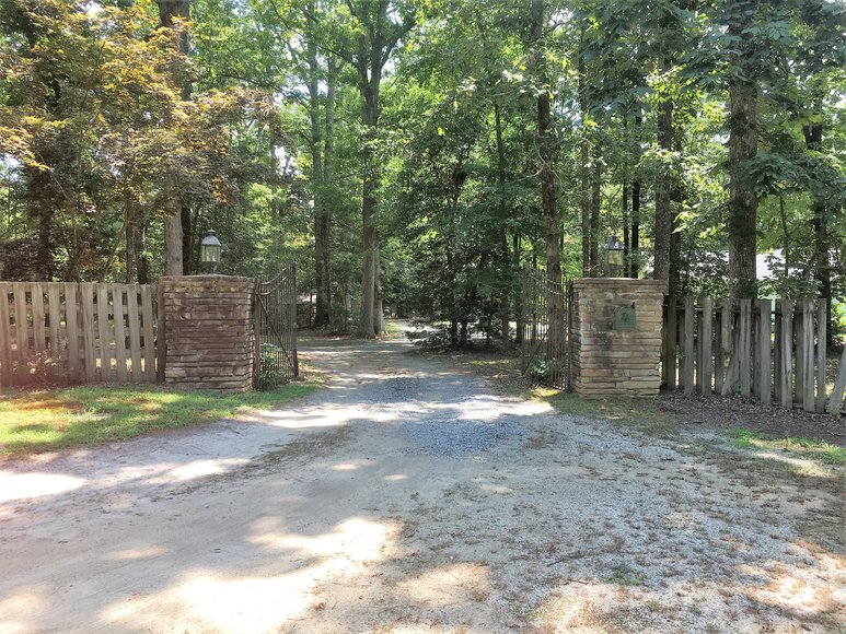 Accelerated Sale 76 Woodstock Dr., Hartfield, VA 23071 5 BD/3.5 BA