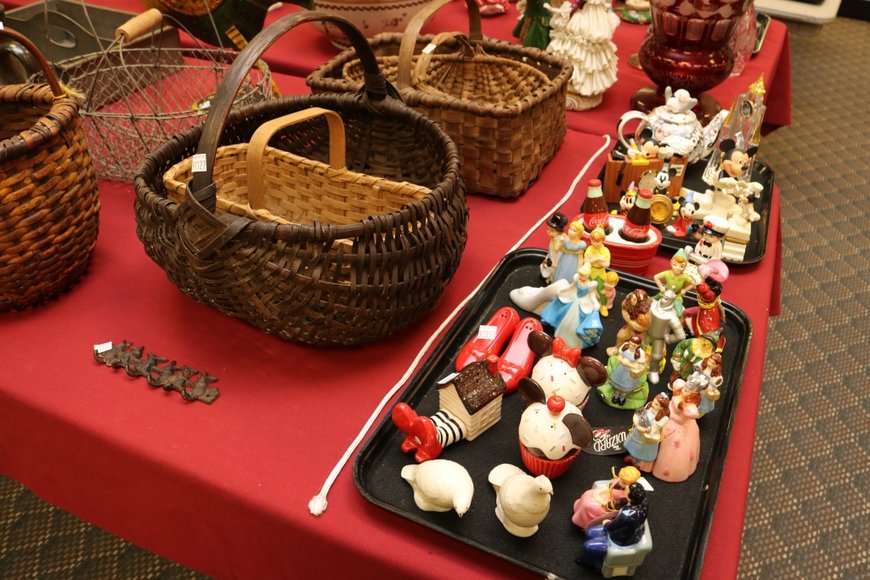 Image for Gallery Auction with Sports Memorabilia and Sporting Equipment: 9-12-19