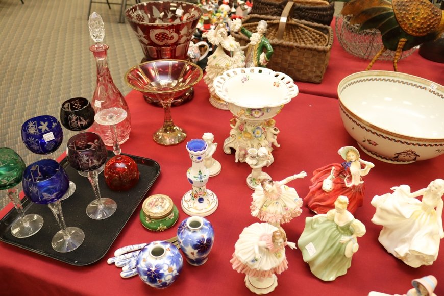 Image for Gallery Auction with Sports Memorabilia and Sporting Equipment: 9-12-19