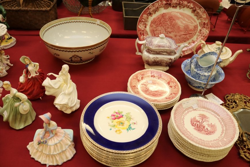 Image for Gallery Auction with Sports Memorabilia and Sporting Equipment: 9-12-19