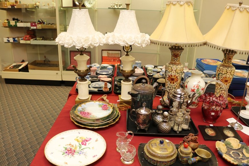 Image for Gallery Auction with Sports Memorabilia and Sporting Equipment: 9-12-19