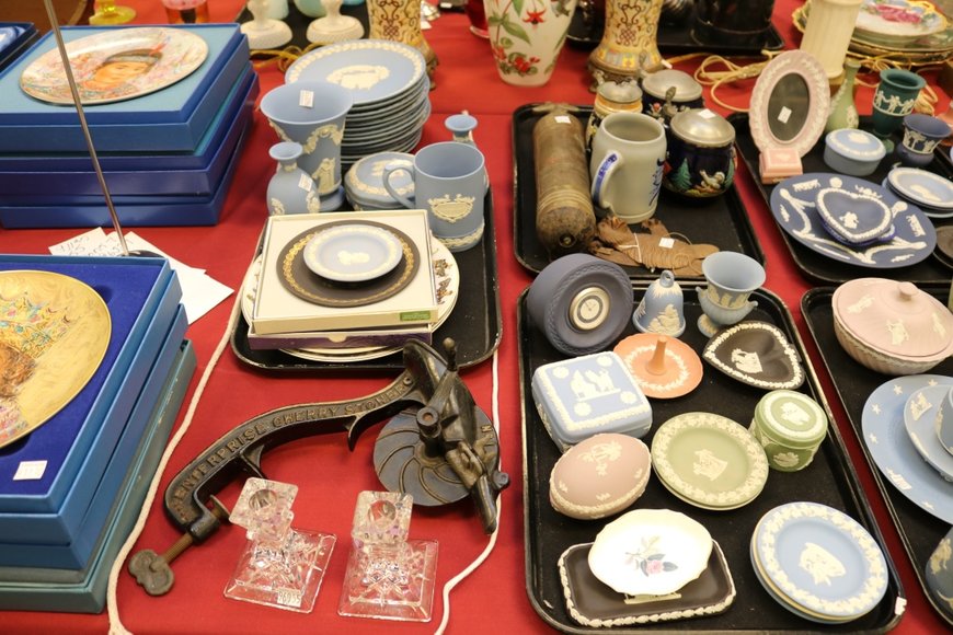 Image for Gallery Auction with Sports Memorabilia and Sporting Equipment: 9-12-19