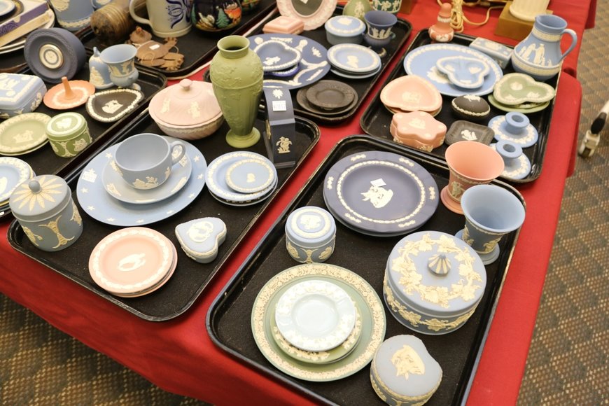 Image for Gallery Auction with Sports Memorabilia and Sporting Equipment: 9-12-19