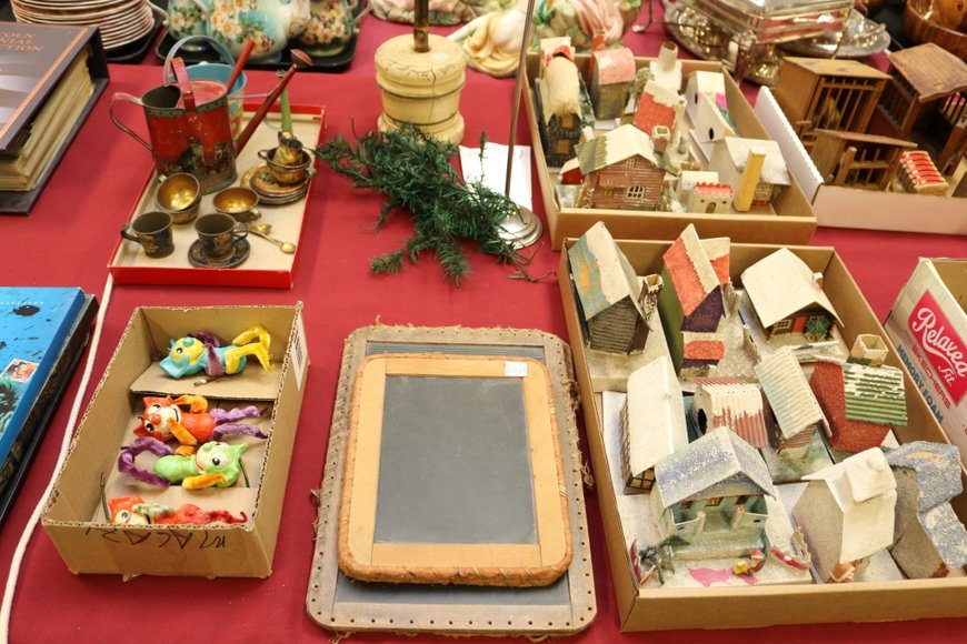 Image for Gallery Auction with Sports Memorabilia and Sporting Equipment: 9-12-19