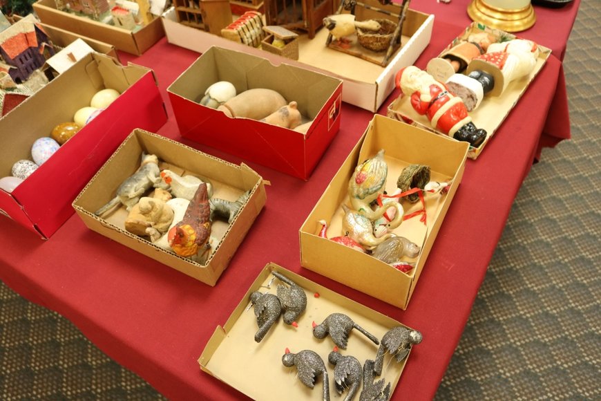 Image for Gallery Auction with Sports Memorabilia and Sporting Equipment: 9-12-19