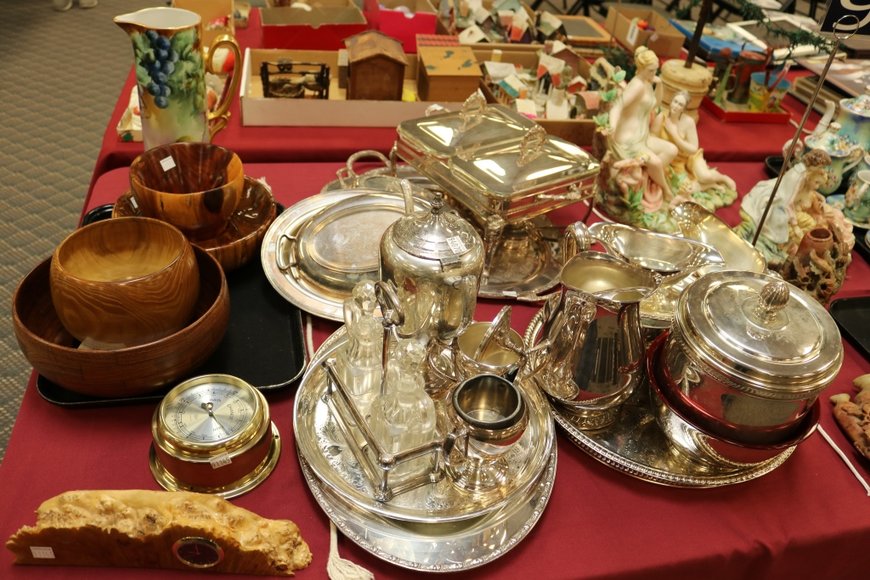 Image for Gallery Auction with Sports Memorabilia and Sporting Equipment: 9-12-19