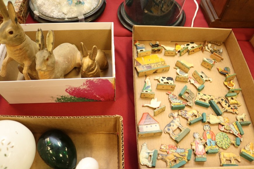 Image for Gallery Auction with Sports Memorabilia and Sporting Equipment: 9-12-19