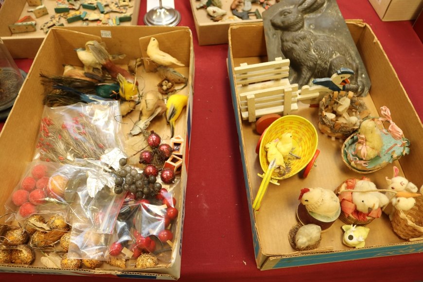 Image for Gallery Auction with Sports Memorabilia and Sporting Equipment: 9-12-19