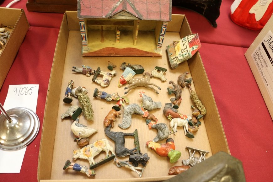 Image for Gallery Auction with Sports Memorabilia and Sporting Equipment: 9-12-19