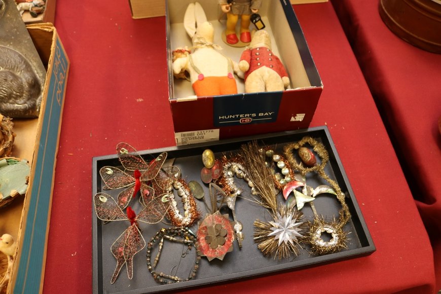 Image for Gallery Auction with Sports Memorabilia and Sporting Equipment: 9-12-19