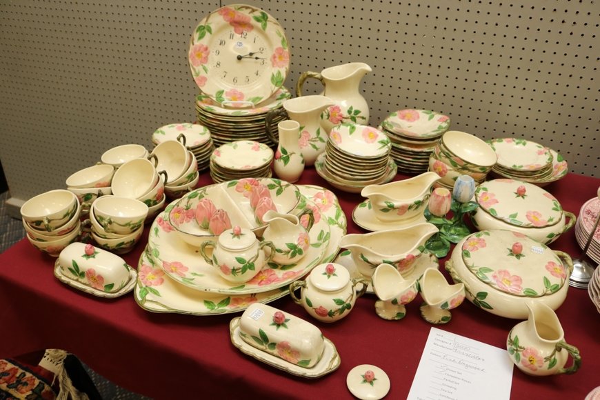 Image for Gallery Auction with Sports Memorabilia and Sporting Equipment: 9-12-19