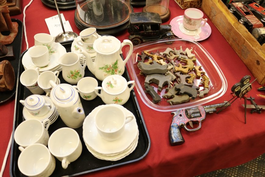 Image for Gallery Auction with Sports Memorabilia and Sporting Equipment: 9-12-19