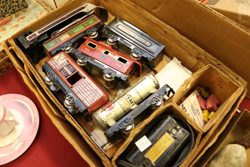 Image for Gallery Auction with Sports Memorabilia and Sporting Equipment: 9-12-19