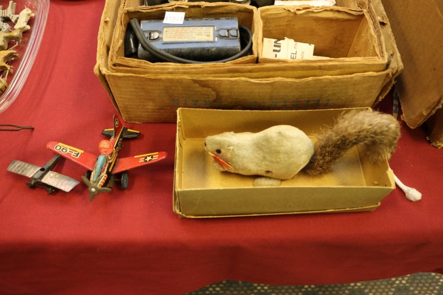 Image for Gallery Auction with Sports Memorabilia and Sporting Equipment: 9-12-19