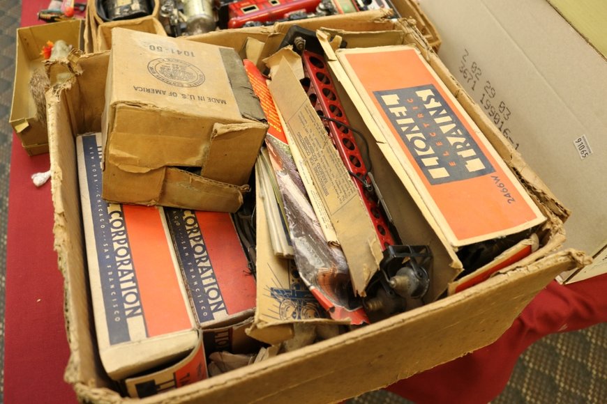 Image for Gallery Auction with Sports Memorabilia and Sporting Equipment: 9-12-19