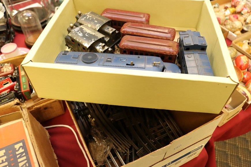 Image for Gallery Auction with Sports Memorabilia and Sporting Equipment: 9-12-19