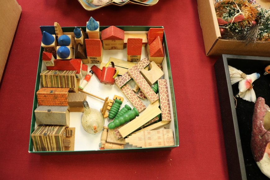 Image for Gallery Auction with Sports Memorabilia and Sporting Equipment: 9-12-19