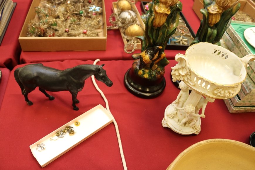 Image for Gallery Auction with Sports Memorabilia and Sporting Equipment: 9-12-19