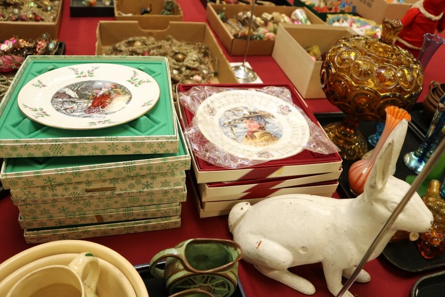 Image for Gallery Auction with Sports Memorabilia and Sporting Equipment: 9-12-19