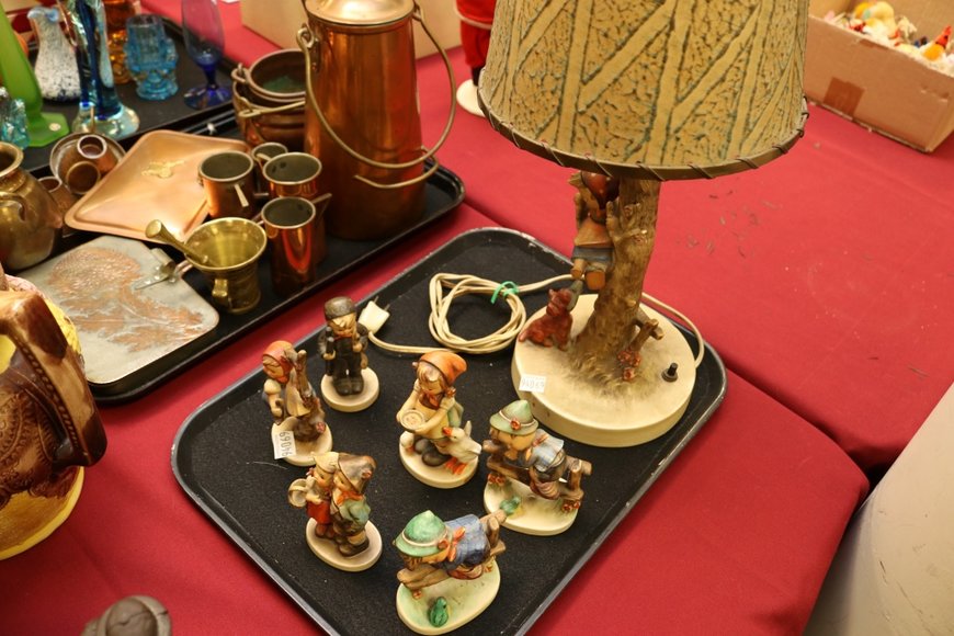 Image for Gallery Auction with Sports Memorabilia and Sporting Equipment: 9-12-19