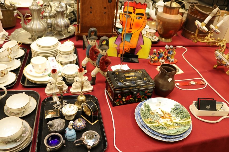 Image for Gallery Auction with Sports Memorabilia and Sporting Equipment: 9-12-19